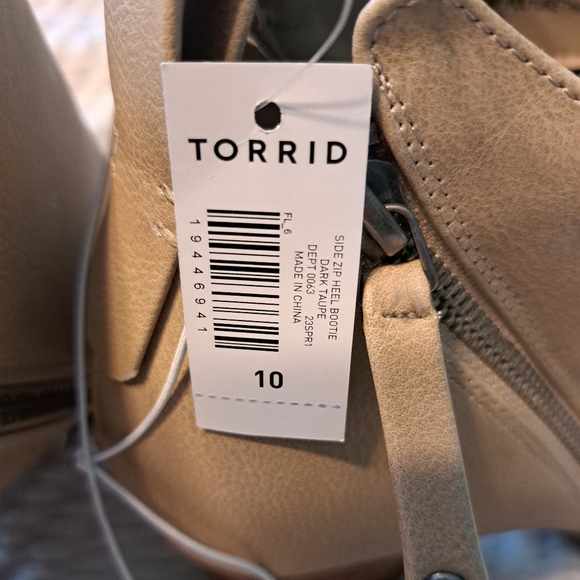 Torrid Side Zip Heel Bootie Size 10WW - Picture 7 of 11